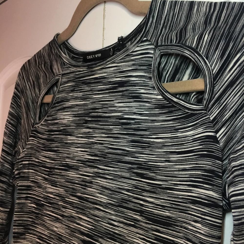 Obey Top - Picture 9 of 12